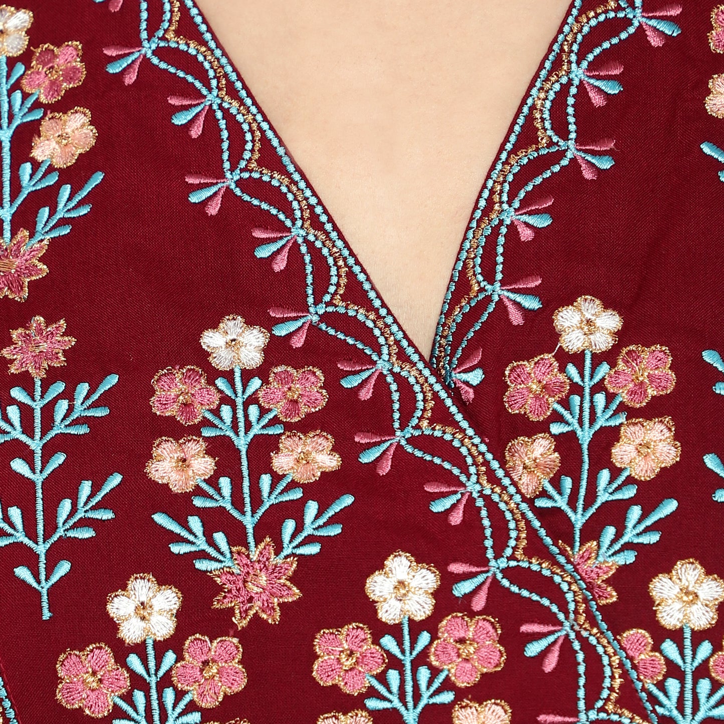 🌸 Women’s Floral Embroidered Tunic