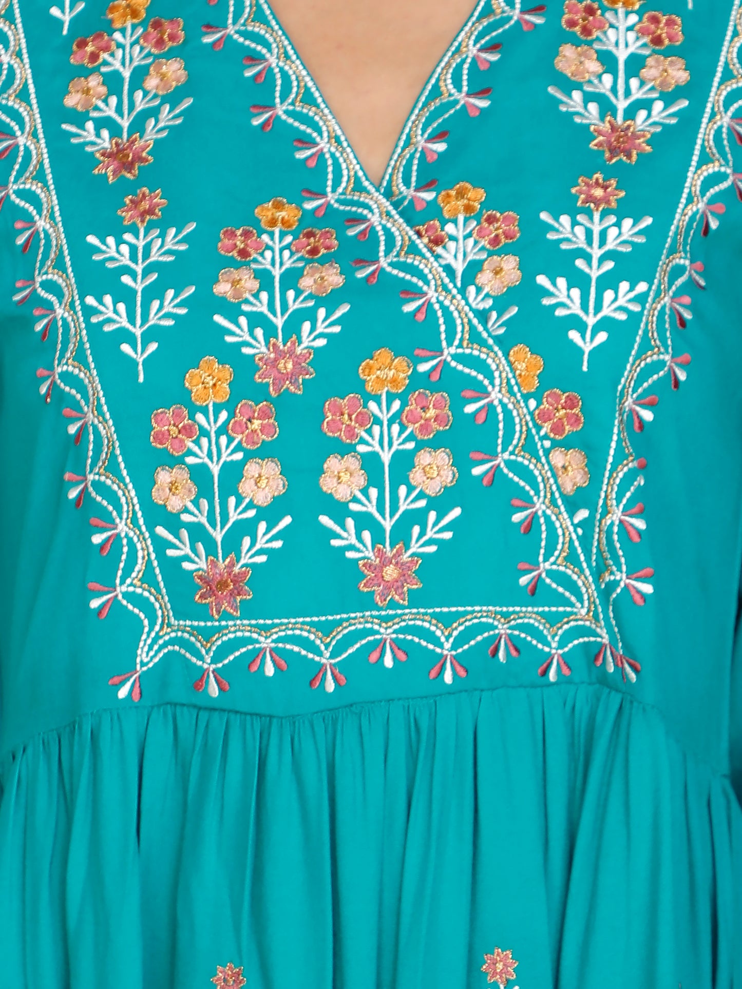 🌸 Women’s Floral Embroidered Tunic