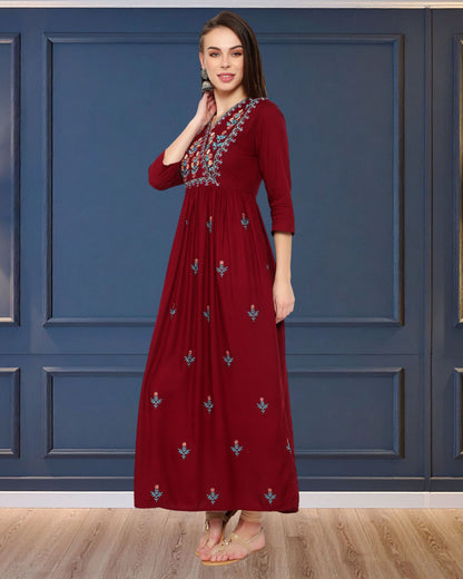 🌸 Women’s Floral Embroidered Tunic