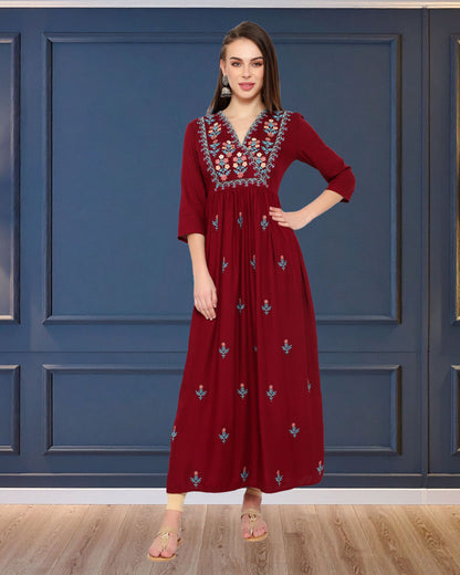 🌸 Women’s Floral Embroidered Tunic