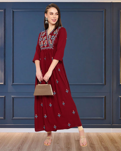 🌸 Women’s Floral Embroidered Tunic