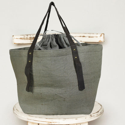 Large Jute Handbag with Drawstring Closure & Leather Handles – Eco-Chic Everyday Tote