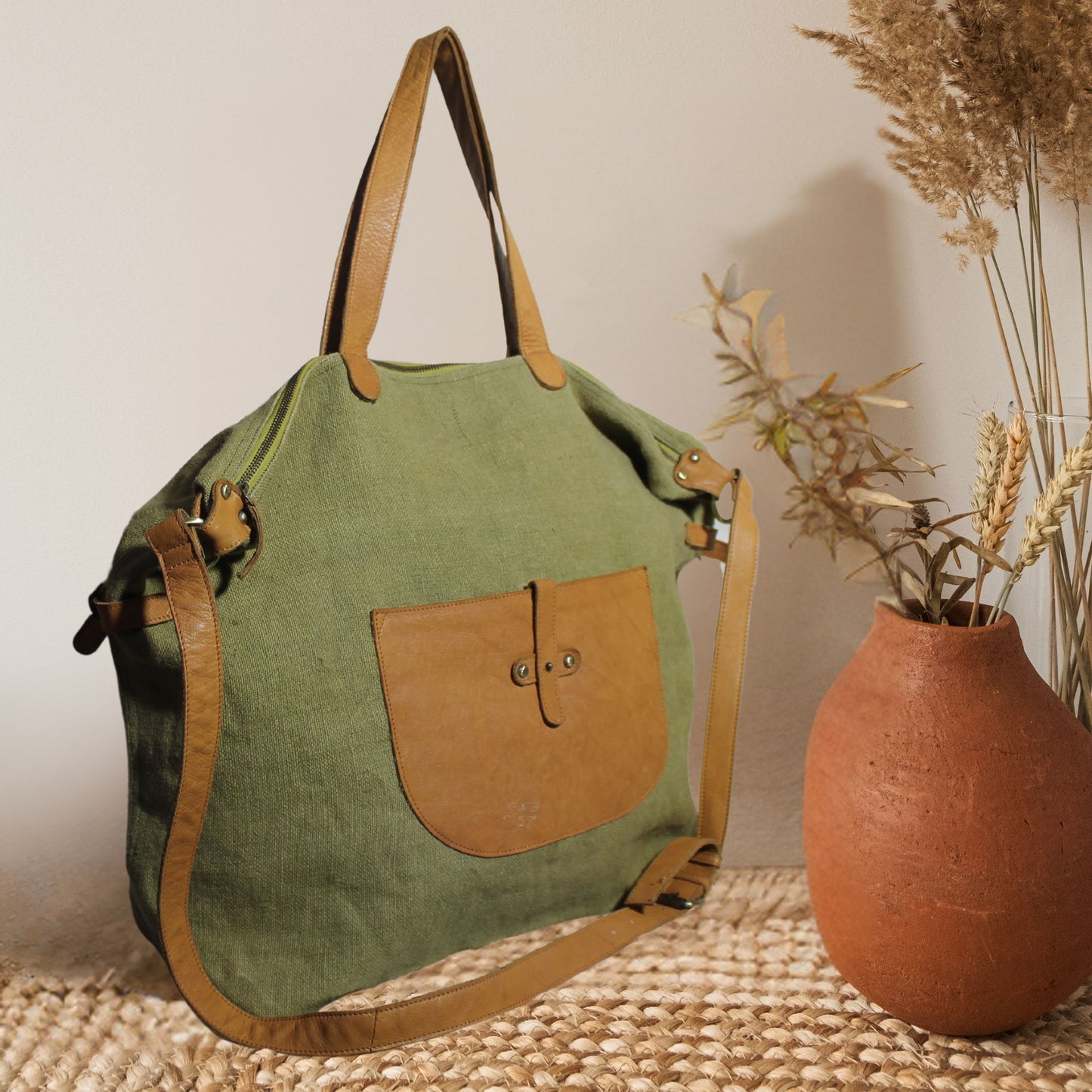 Large Jute Handbag with Leather Pocket & Handles – Eco-Friendly Everyday Tote
