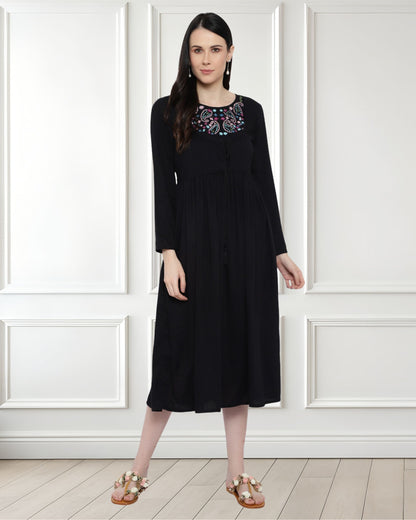 Embroidered Paisley Black Tunic – Chic & Timeless
