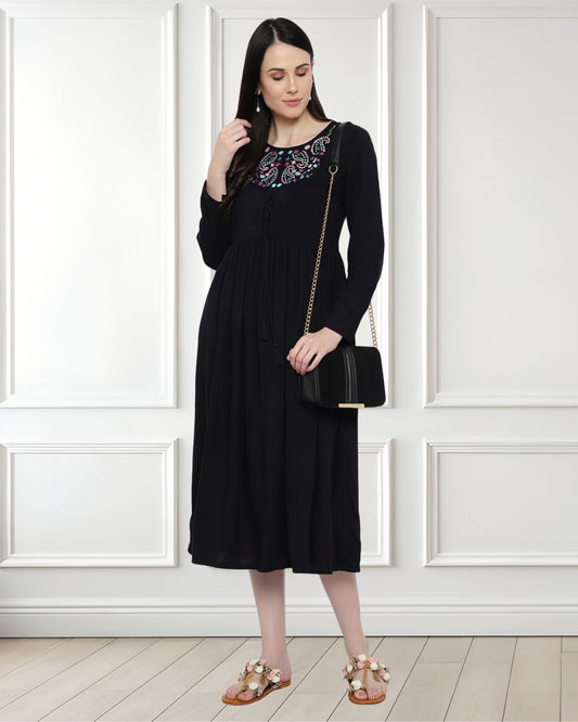 Embroidered Paisley Black Tunic – Chic & Timeless