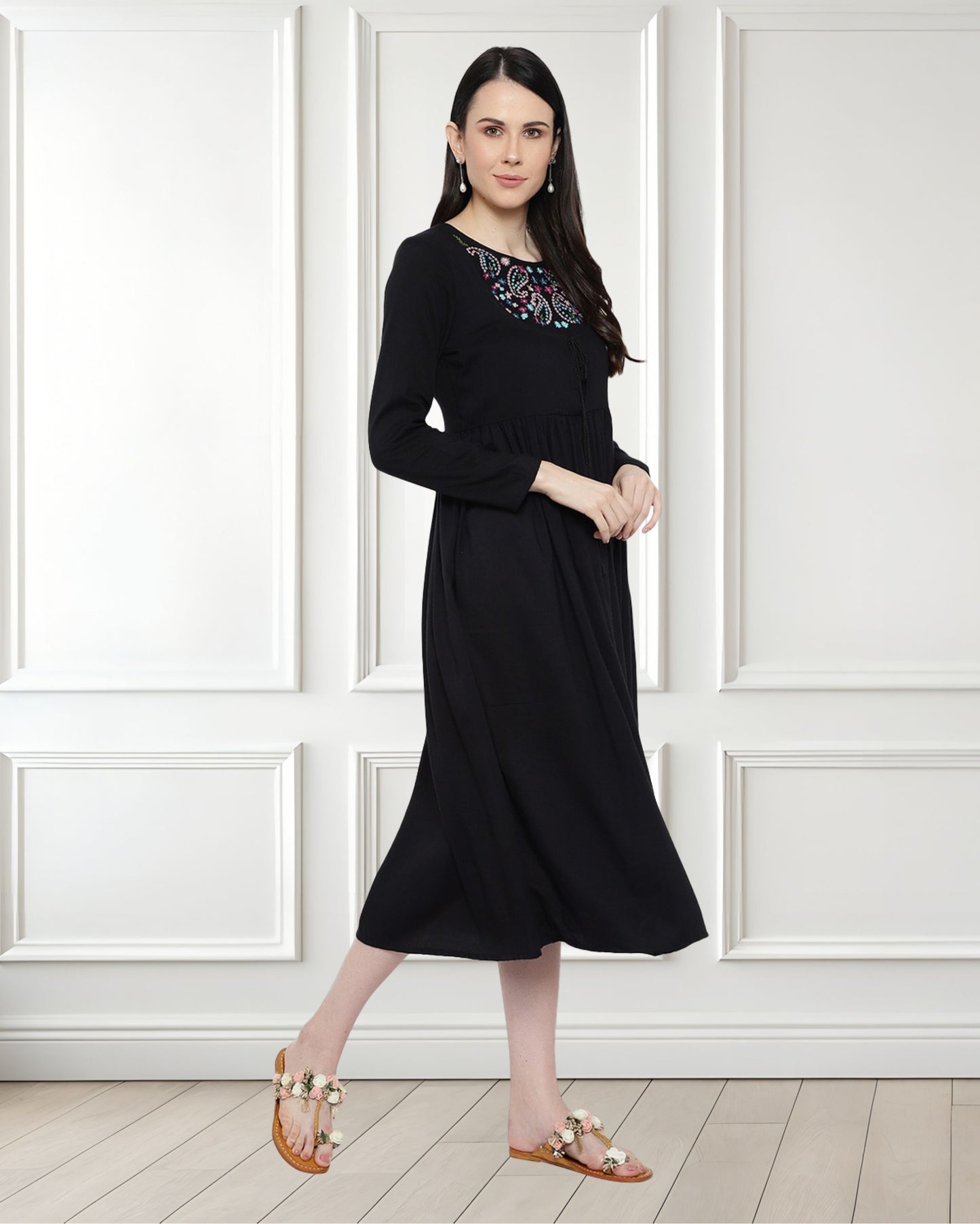 Embroidered Paisley Black Tunic – Chic & Timeless