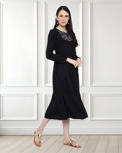 Embroidered Paisley Black Tunic – Chic & Timeless