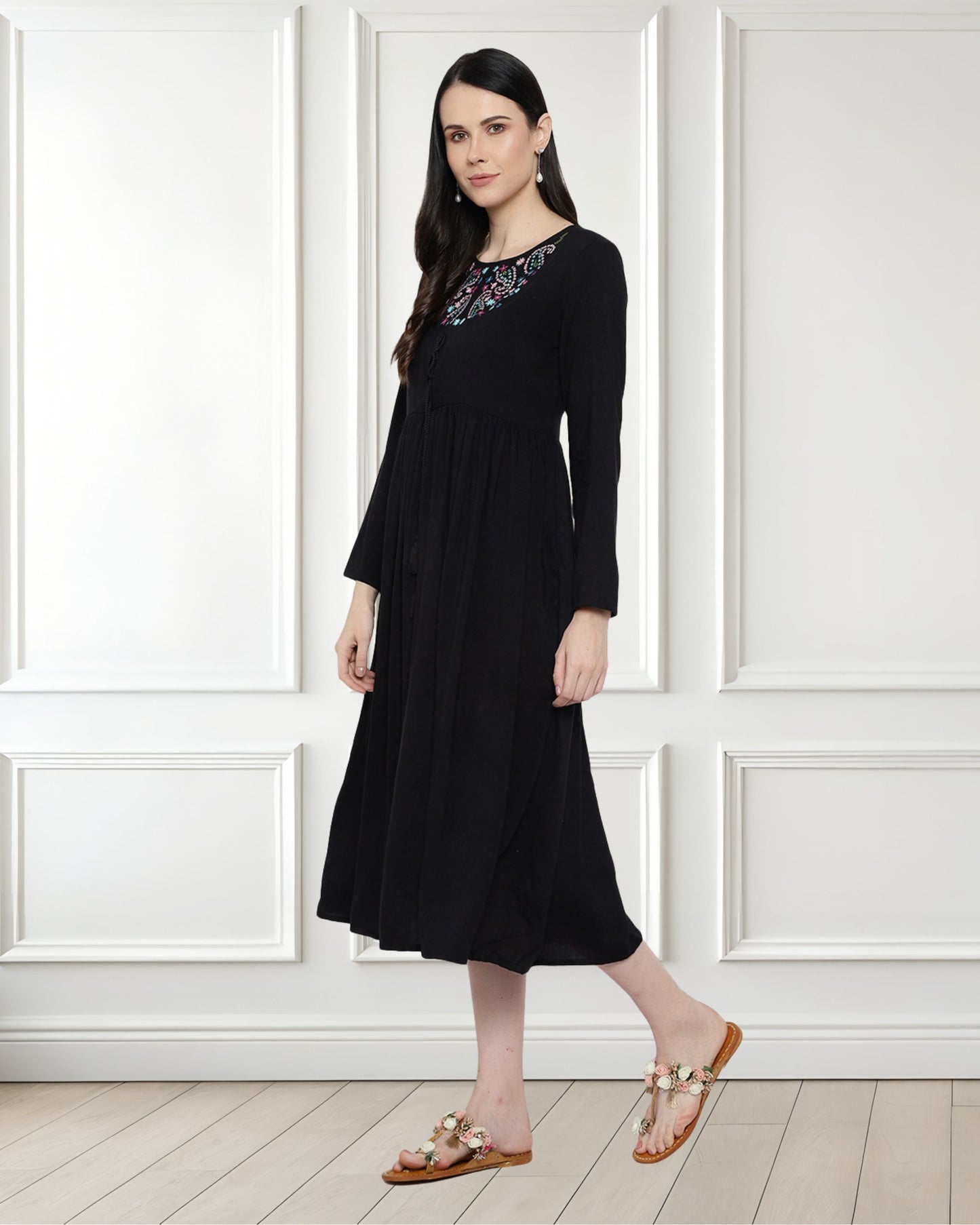 Embroidered Paisley Black Tunic – Chic & Timeless