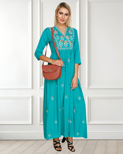 🌸 Women’s Floral Embroidered Tunic