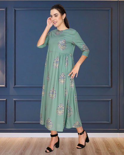 Floral Print Tunic with Chic Pleated Detail